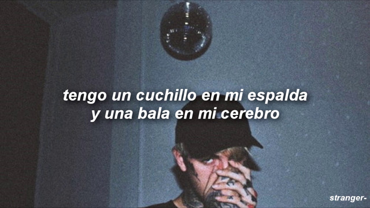ella no me ama pero esta cantando mi cancion