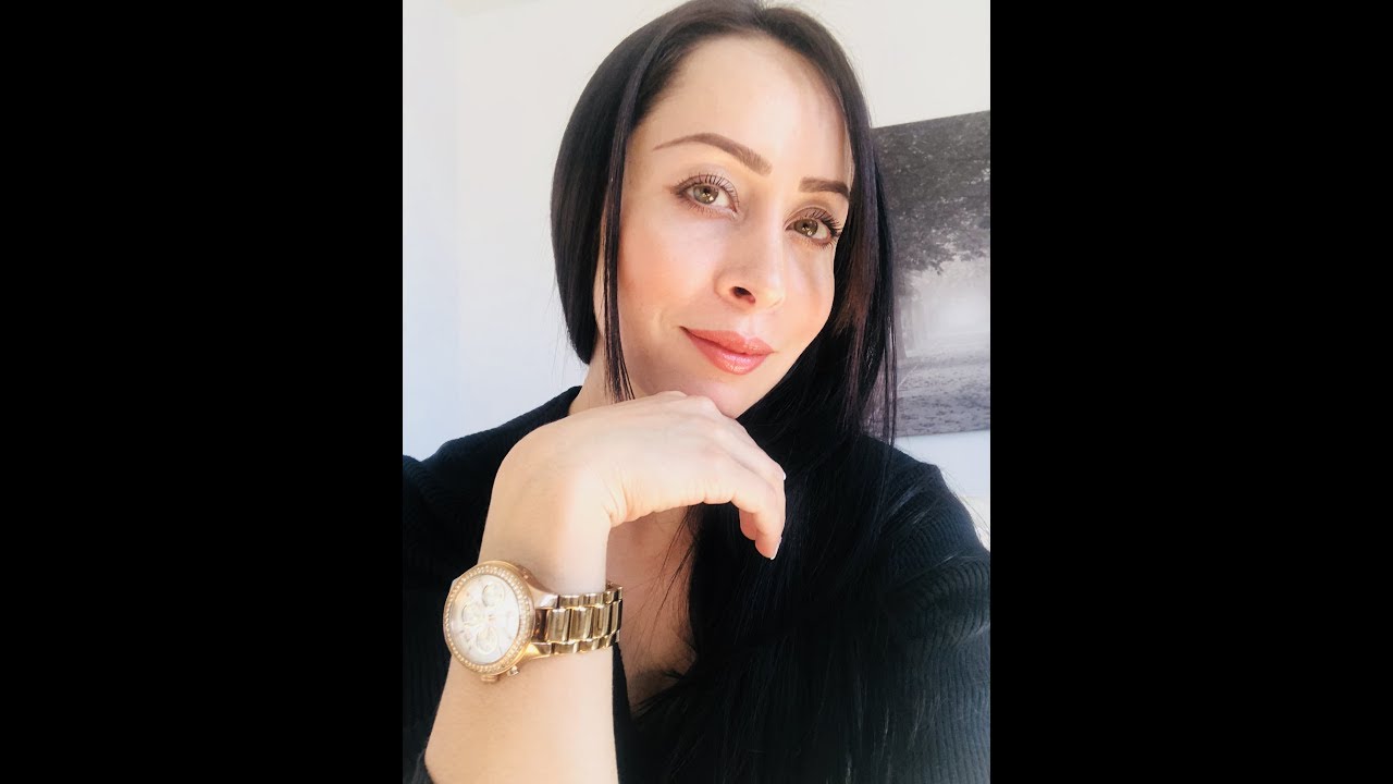 en que mano se pone el reloj las mujeres